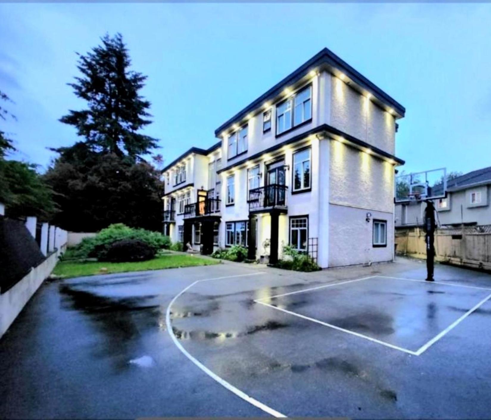 Hotel Empress Madani Palace Surrey Exterior foto